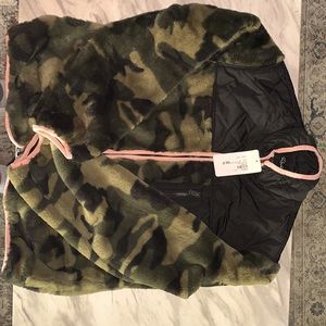 Women’s camo fuzzy jacket